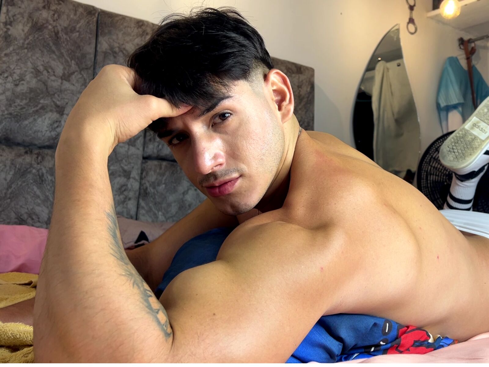 Live cam for AndrewPill