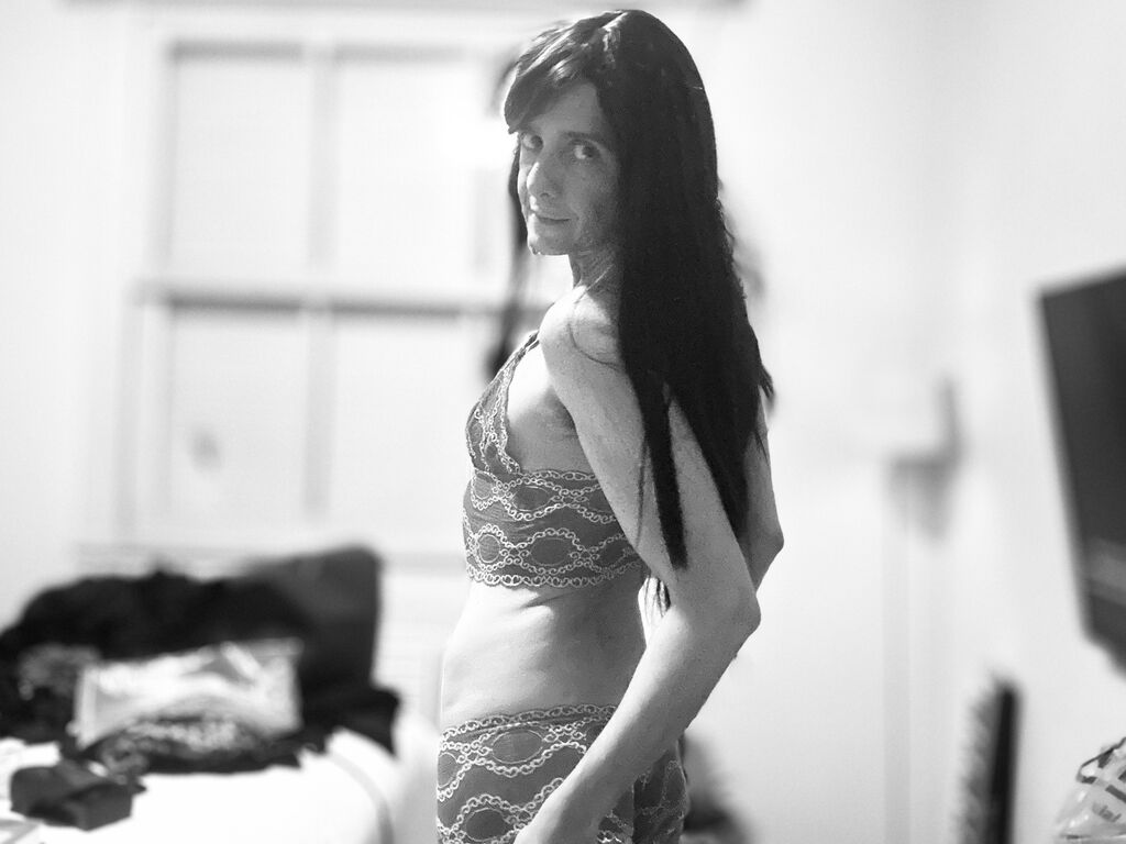 AliceinFurs — modelo de webcam en línea en livejasmin