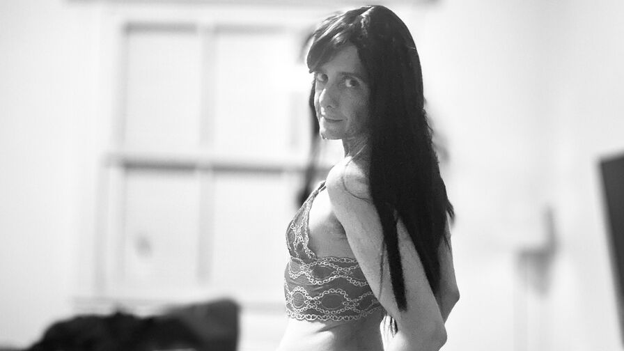 Watch AliceinFurs live on The Hot Webcams