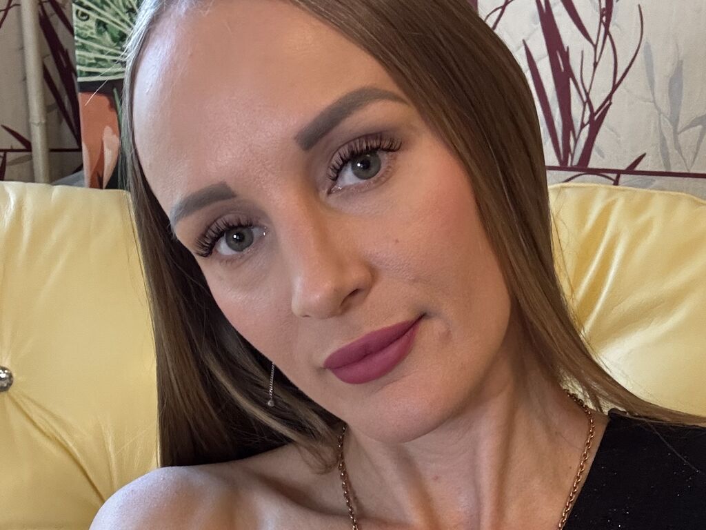 MonaLika live now
