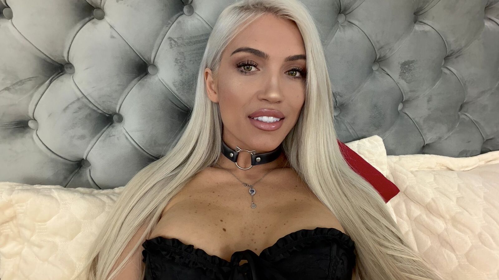 ElsaPressley erotic portrait