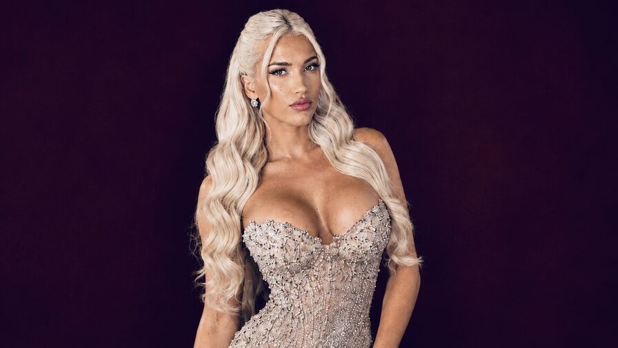Watch ElsaPressley live on Useporn