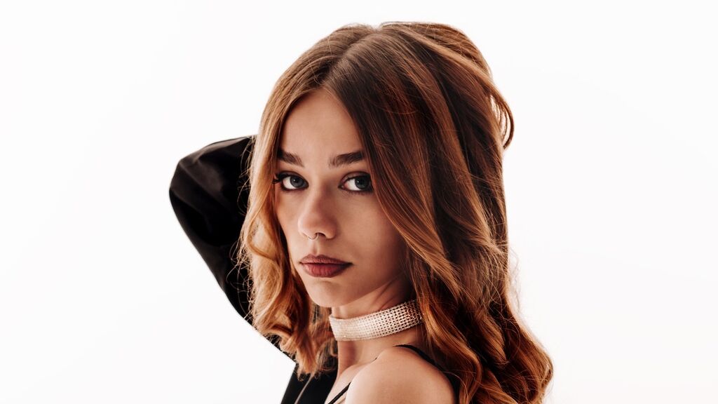 EmilliaFox live cam model at LiveJasmin