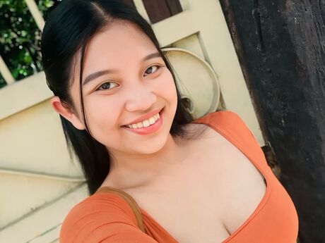 Chat with SophiaCharms