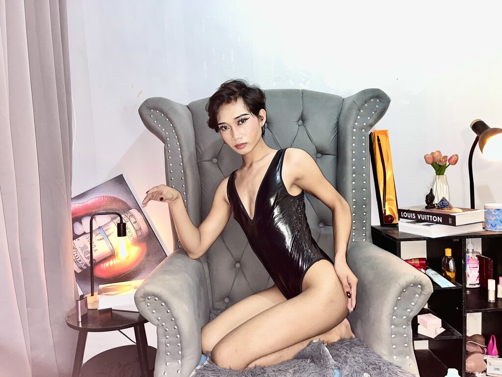 VelvetParker trans cam profile