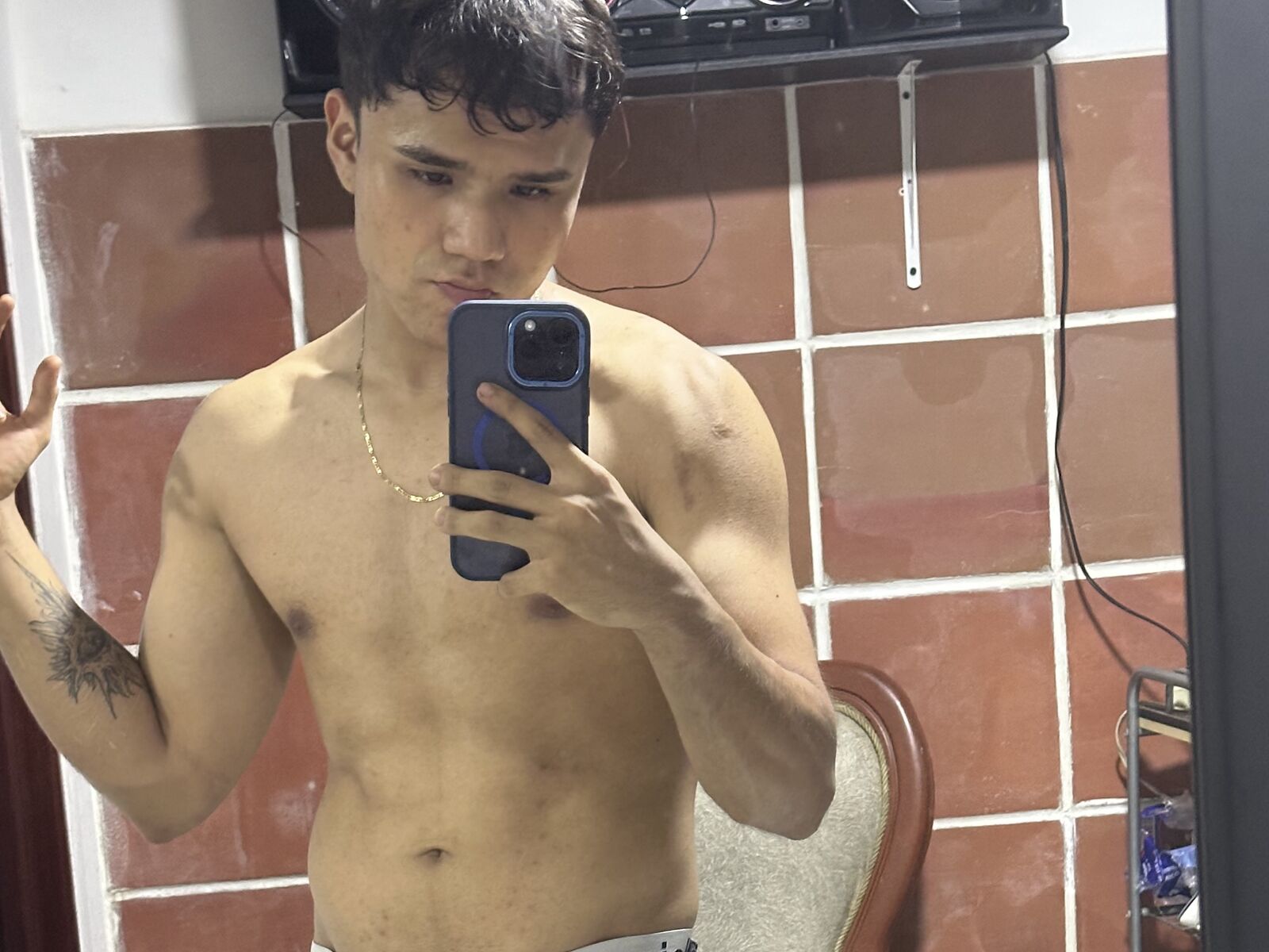 Live cam for AxelFelipe