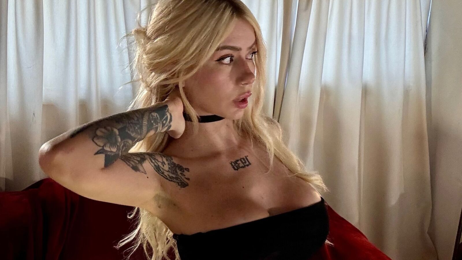 AlinaVarenne erotic portrait