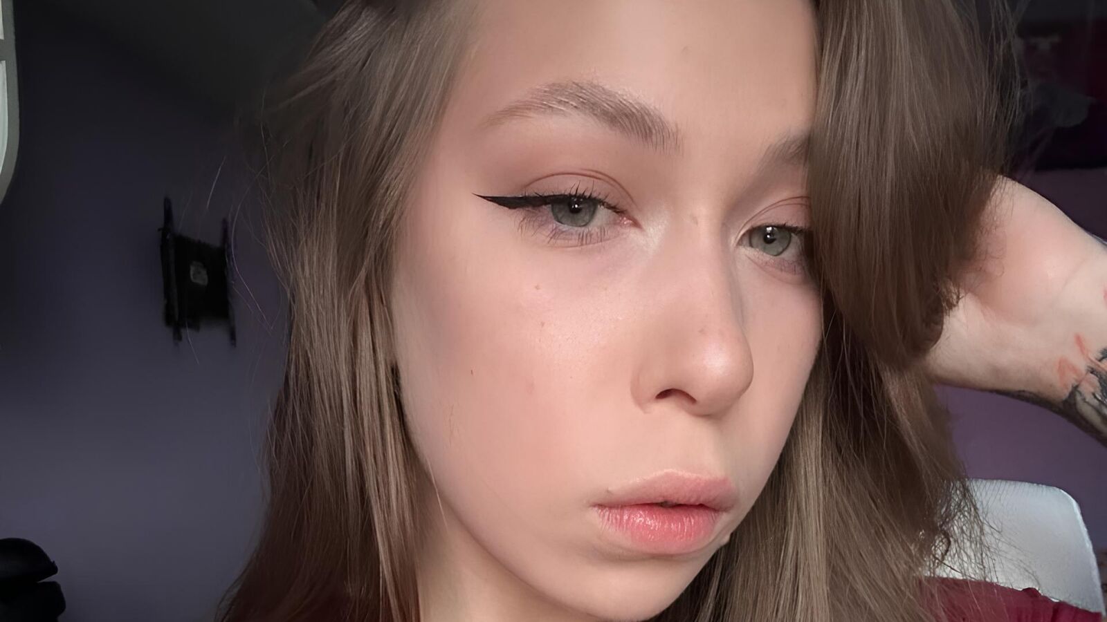 AmiriaRoe erotic portrait