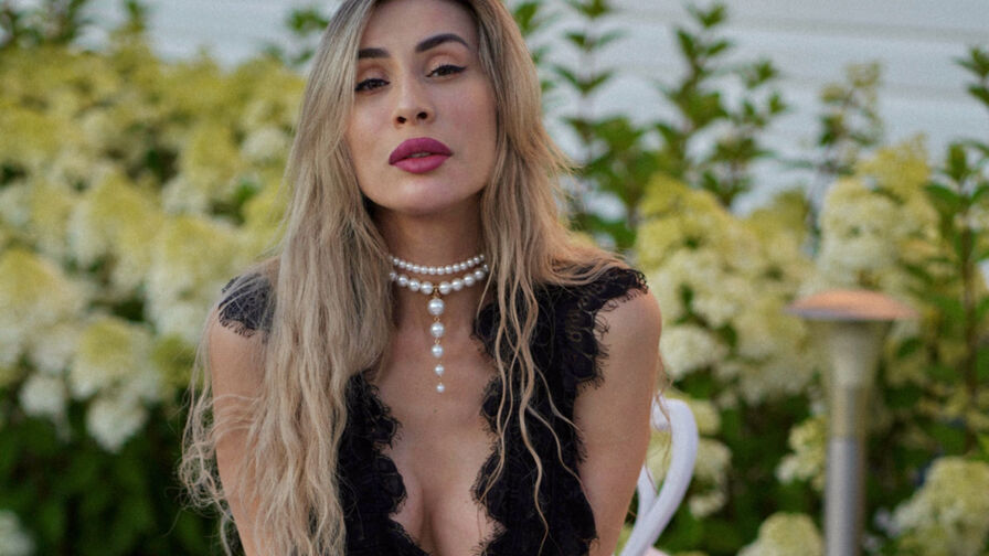Watch MicaSmil live on Amateur Porn