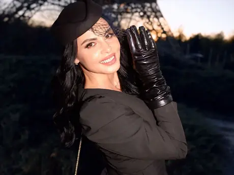 Chat with AngelinaKunis