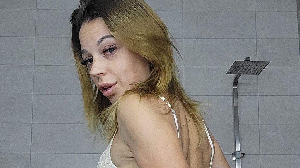 Watch LyanaSweet live on cam at LiveJasmin