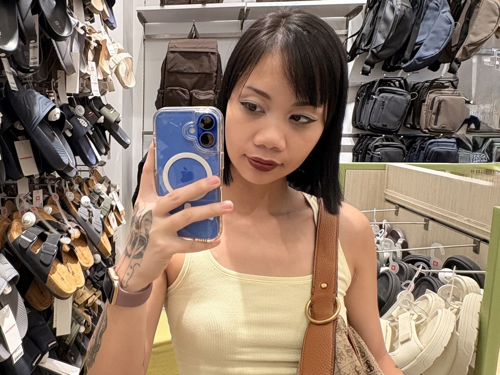 Live cam for RheaRose