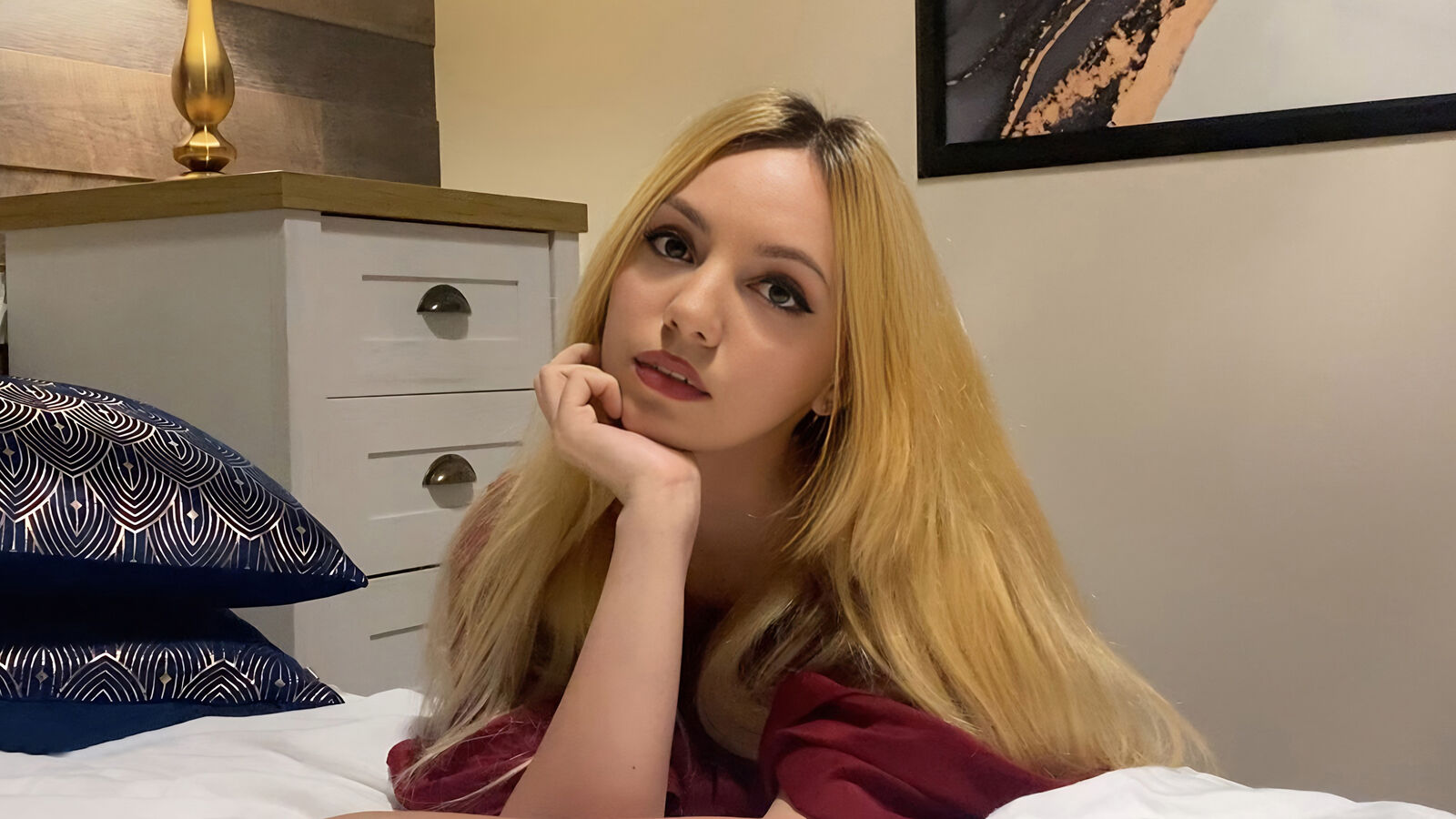 AnneSinclair erotic portrait
