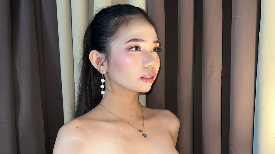 Watch YlianaGivenchy live on freshseotools.com