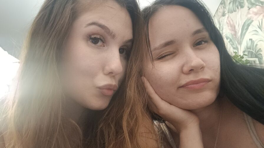 Watch LisaAndSofa live on Sexyouup