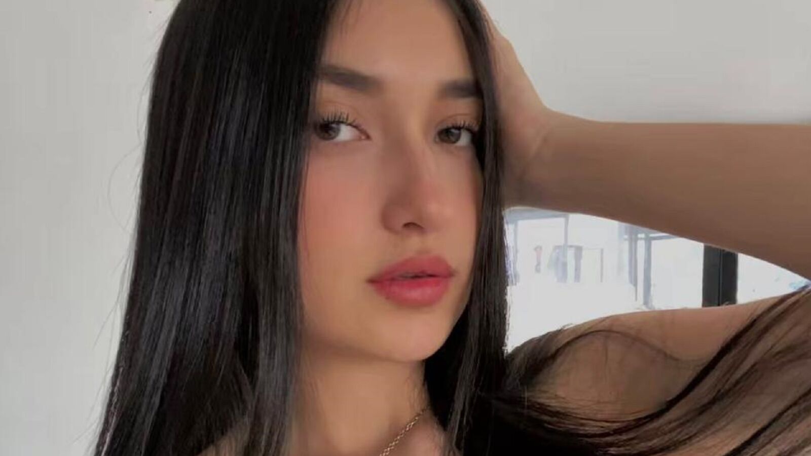 MaddySims erotic portrait