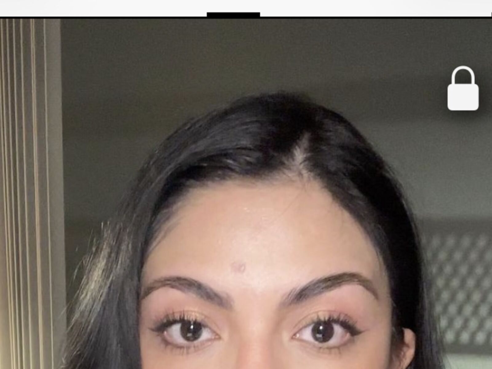 Live cam for LolaPrice
