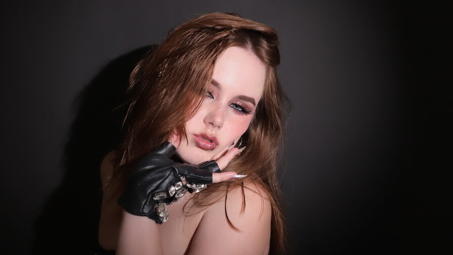 Watch DanaFenix live on Free Webcamz