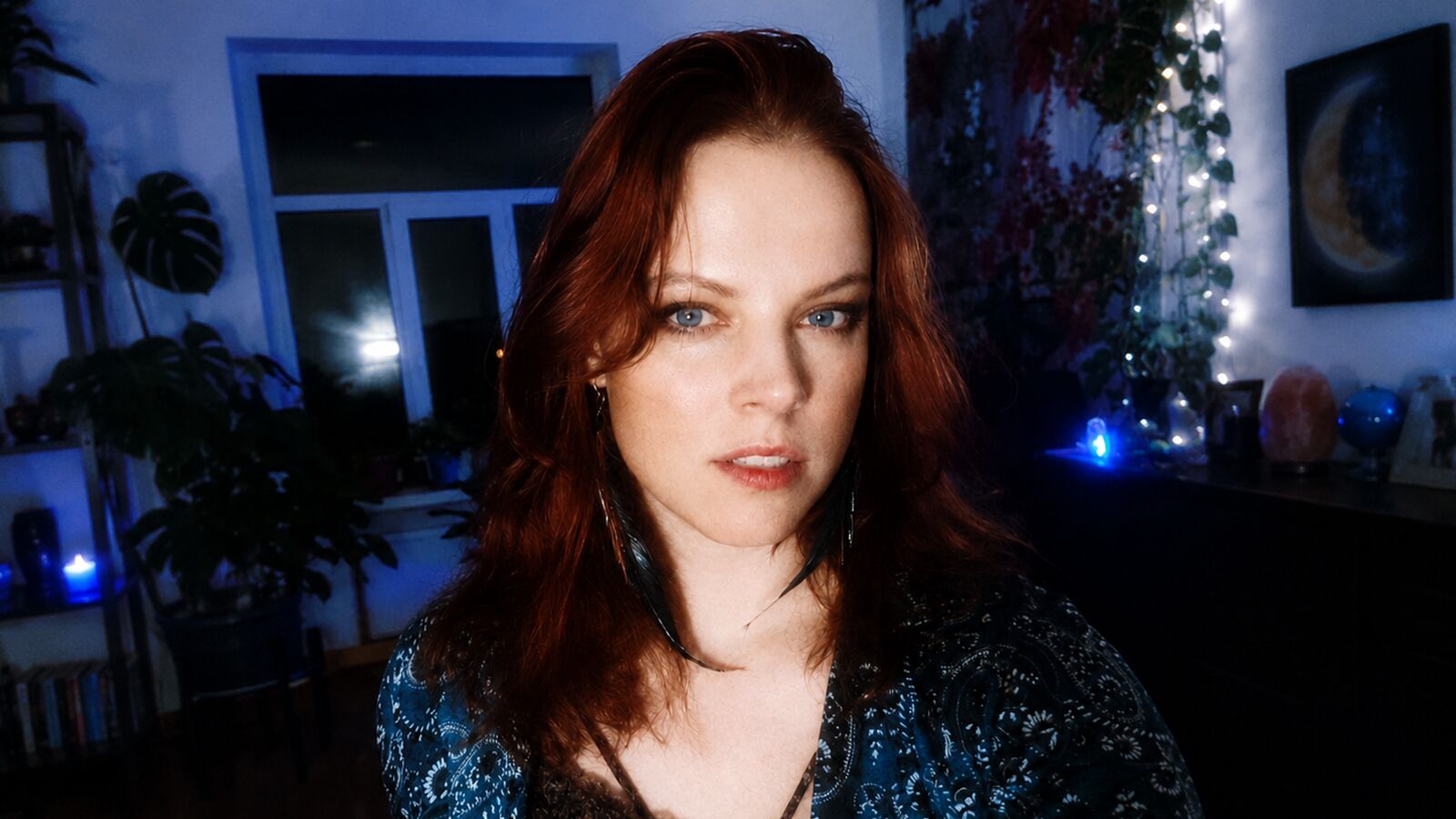 RedEsmerald glamour portrait
