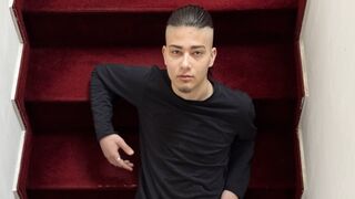Kostenlos Nackt ErnestoKyaire