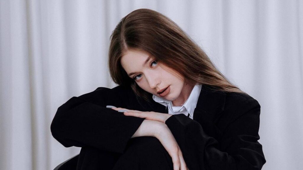 LucettaEmley online on GirlsOfJasmin