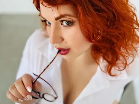Chat with AlisaRedfox