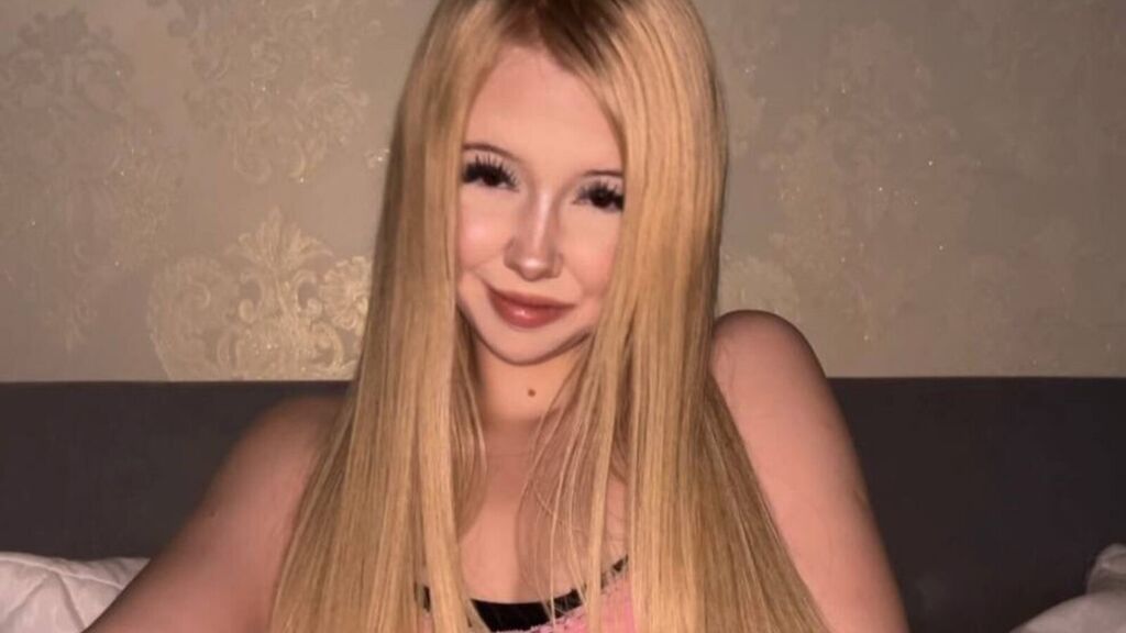 Watch EdnaMartin from LiveJasmin on GirlsOfJasmin