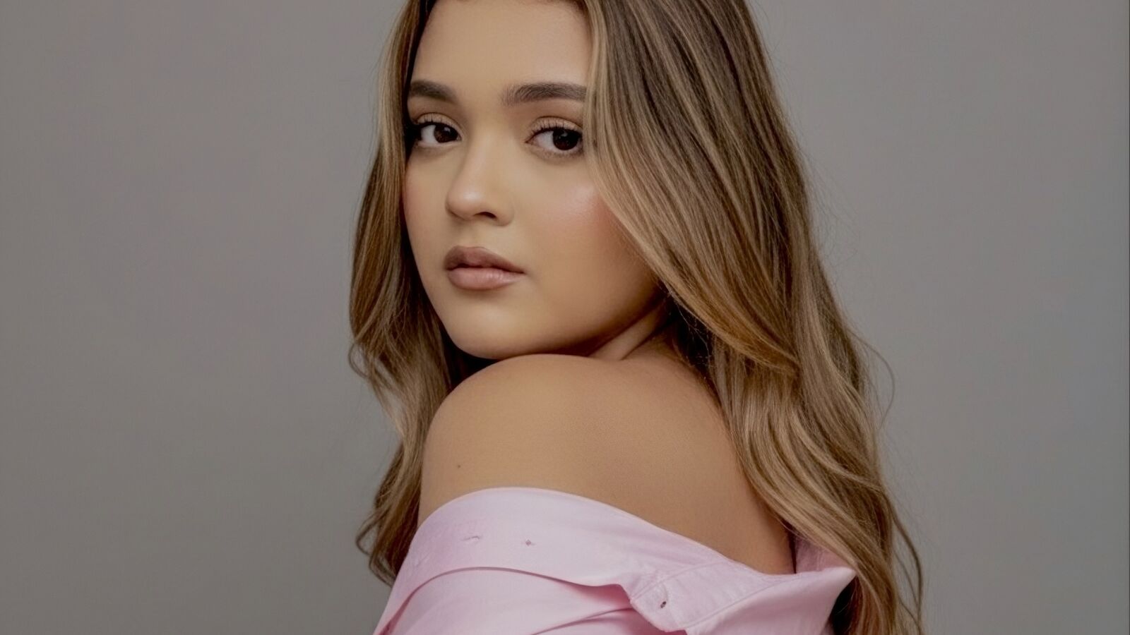 EmiOwens glamour portrait