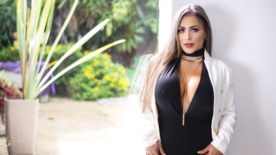 Discover DanielaNicolls VIP show