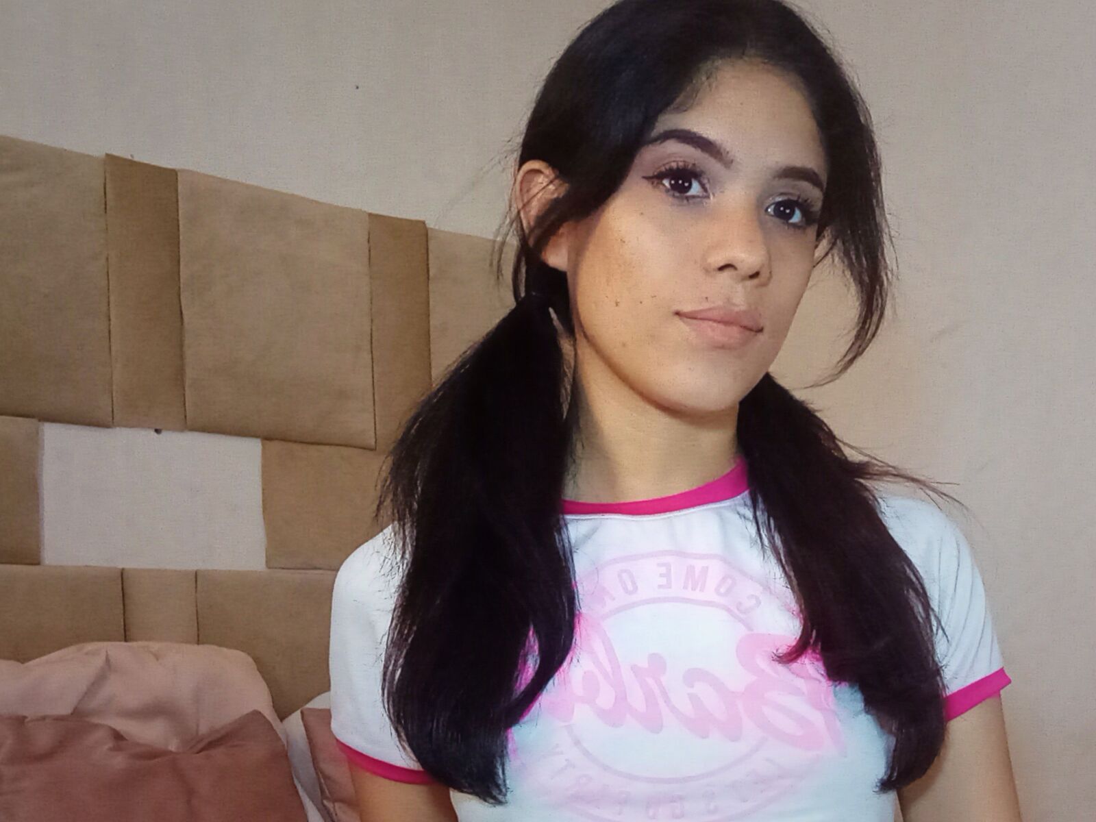 Live cam for KimCarvalho