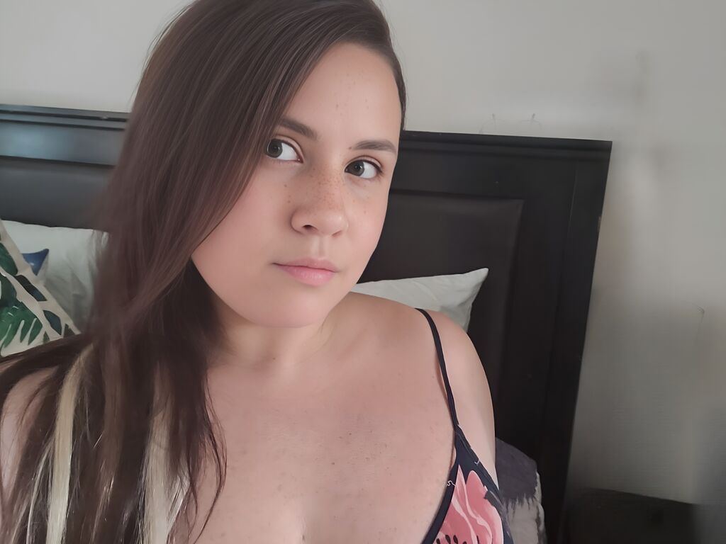 JadeEmerald from Web Night Cam