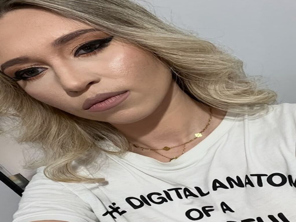 DebraWill premium girl cam session
