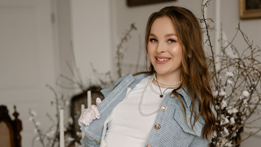 Live HD Nude Chat with MadisonSmitt