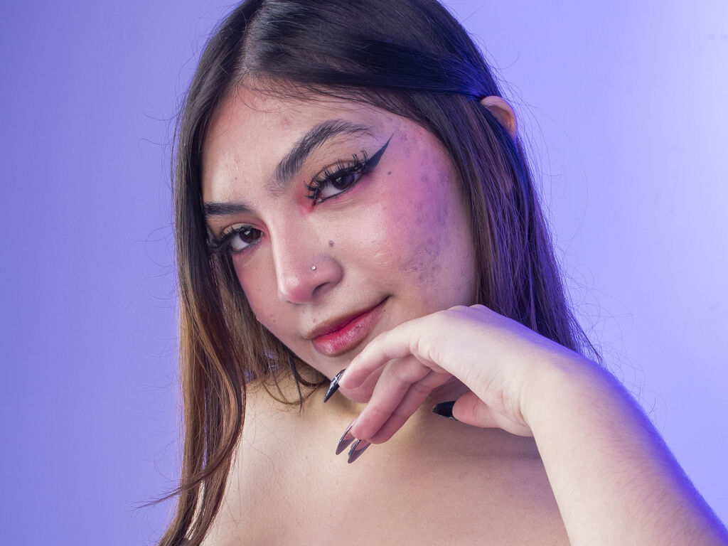 LunaRosse LiveJasmin girl model room