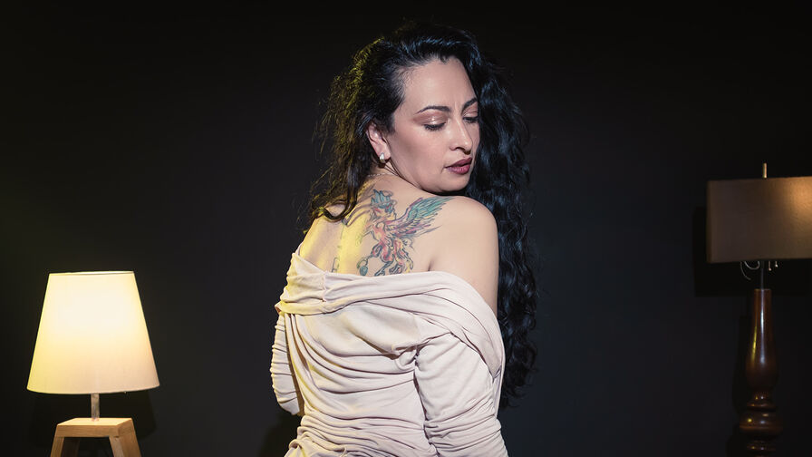 Watch AlessandraMoreti live on Sexyouup