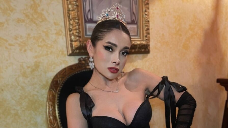 Enter to see naked AleskaRousseau