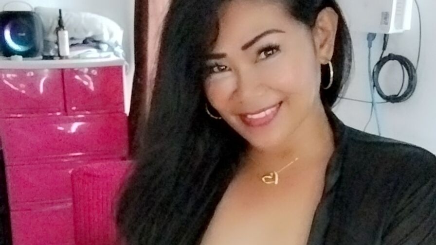 Watch AsherraMay on NudiesOnlineCam.com