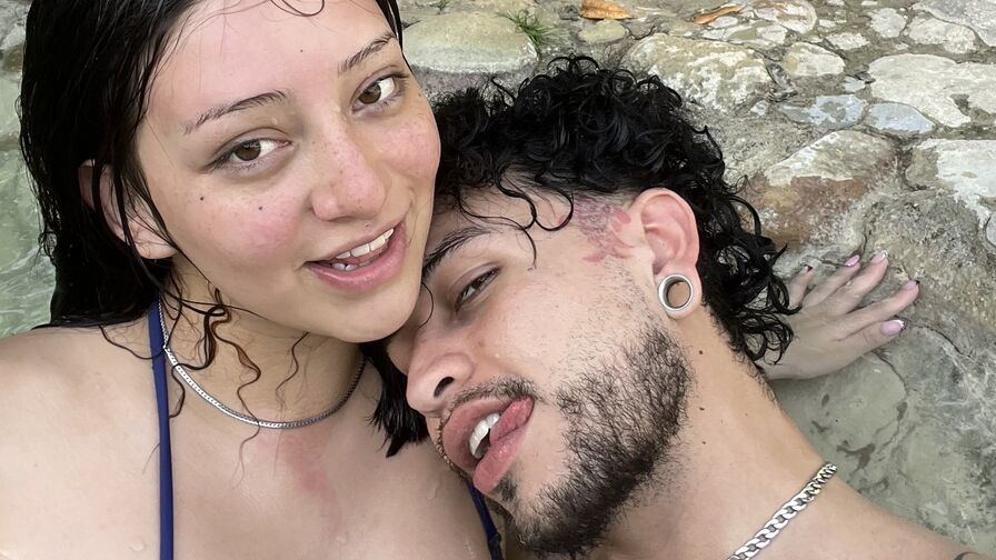 Watch TammyAndTommy live on freshseotools.com