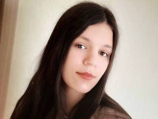 18 medium white female brown hair brown eyes WildaGeorge chat room