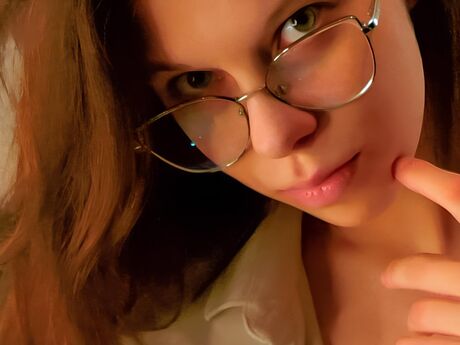 Chat with JulinaGoroven