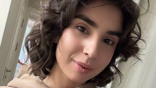LillianKnight live streaming girl cam