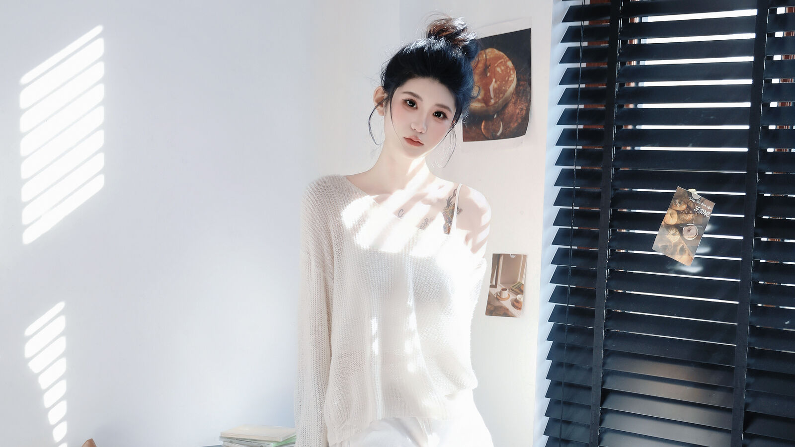 LouiseValois erotic portrait