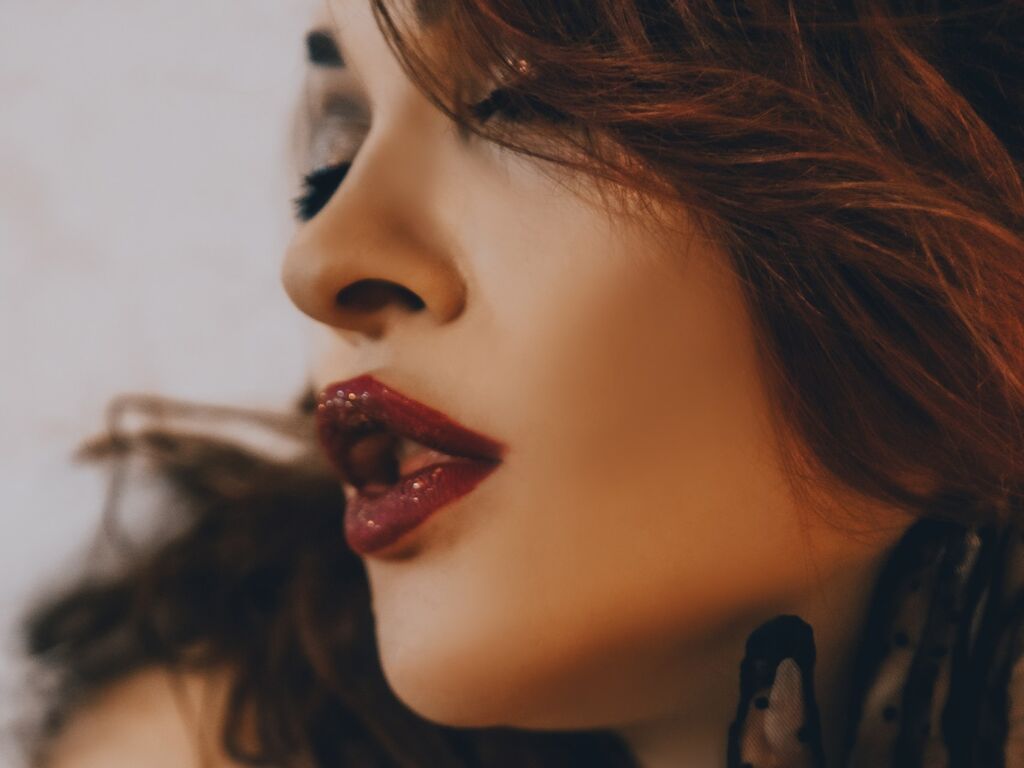 AdelMedium from LiveJasmin is Freechat