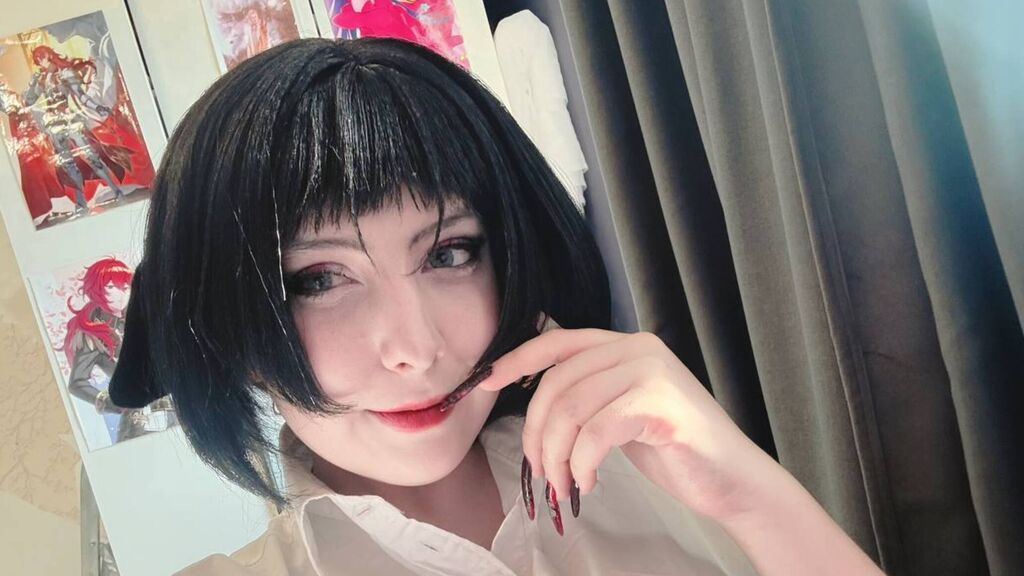 Watch HollisBalzarine live on cam at LiveJasmin