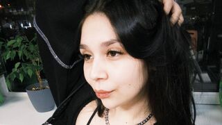 MiraHills's LiveJasmin show and profile