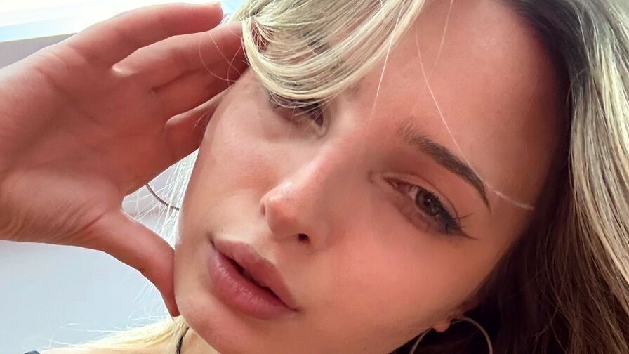 Watch LisaTennder live on Amateur Blogger🎉