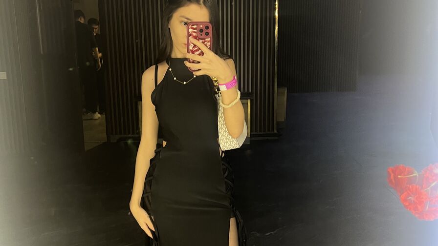 sweetmayaam live cam model on MistressWorld