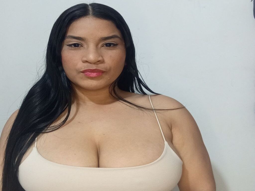 KathaleyaMedoza LiveJasmin fetish model room