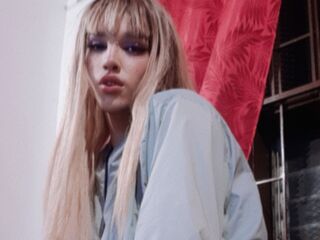 flirt chat room JunSora