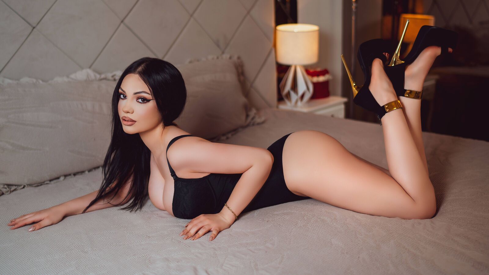 KiaraCole erotic portrait